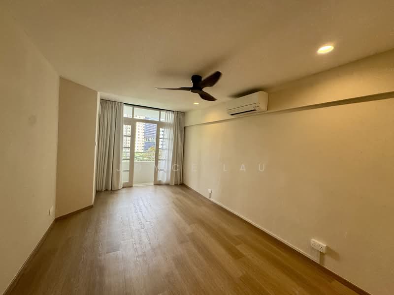Elizabeth Heights, 57 Cairnhill Road, 4 Bedrooms, 2,519 sqft, Condominium For Rent, by Joyce Lau, 500064277 - Masteroom with balcony - PropertyGuru.com.sg