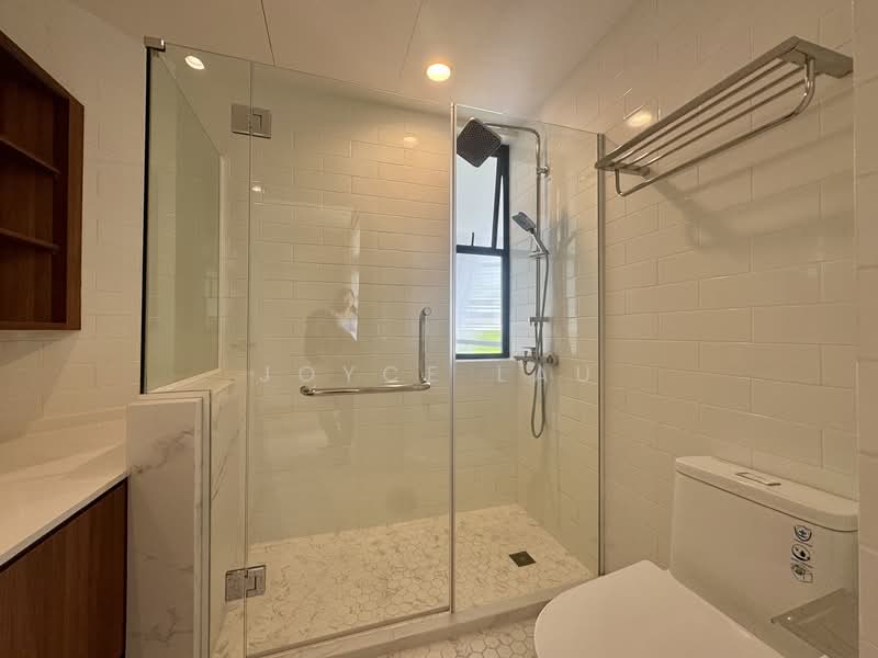 Elizabeth Heights, 57 Cairnhill Road, 4 Bedrooms, 2,519 sqft, Condominium For Rent, by Joyce Lau, 500064277 - Master Bathroom - PropertyGuru.com.sg