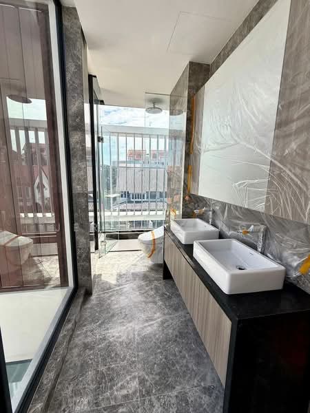 ❤️ DEALMAKERS ✨ D16 | BEDOK AVENUE BRAND NEW SEMI-D Semi-Detached House For Sale at S$ 7,000,000 | PropertyGuru Singapore - Bathroom