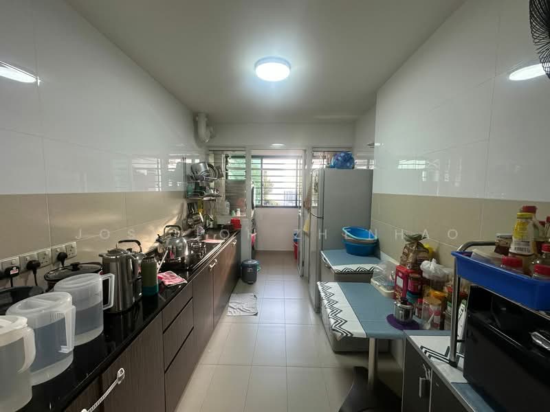 450C Bukit Batok West Avenue 6 HDB Flat For Sale at S$ 749,000 | PropertyGuru Singapore - Kitchen