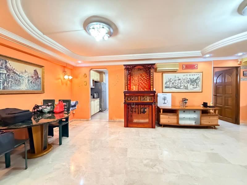 613 Woodlands Avenue 4 HDB Flat For Sale at S$ 570,000 | PropertyGuru Singapore - Living Room