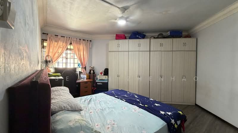 321 Tampines Street 33 HDB Flat For Sale at S$ 620,000 | PropertyGuru Singapore - Bedroom