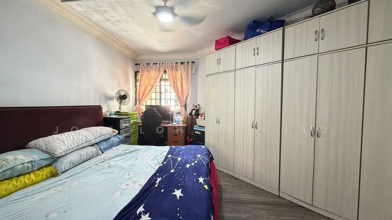 321 Tampines Street 33 HDB Flat For Sale at S$ 620,000 | PropertyGuru Singapore - Bedroom