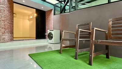 For Rent - Modern Upper Thomson Studio Available! Cafes, Hawkers, Gyms in Walking Proximity!