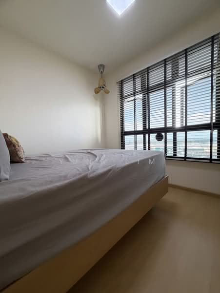 415A Northshore Drive HDB Flat For Sale at S$ 1,100,000 | PropertyGuru Singapore - Bedroom