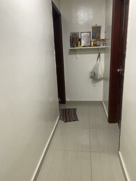 Race Course 138 Apartment For Sale at S$ 1,220,000 | PropertyGuru Singapore - Corridor