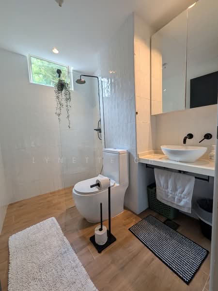 Robin Regalia Condominium For Sale at S$ 1,820,000 | PropertyGuru Singapore - Bathroom