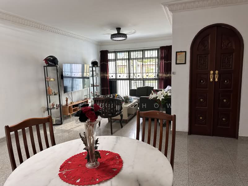 389 Bukit Batok West Avenue 5 HDB Flat For Sale at S$ 628,000 | PropertyGuru Singapore - Living Room