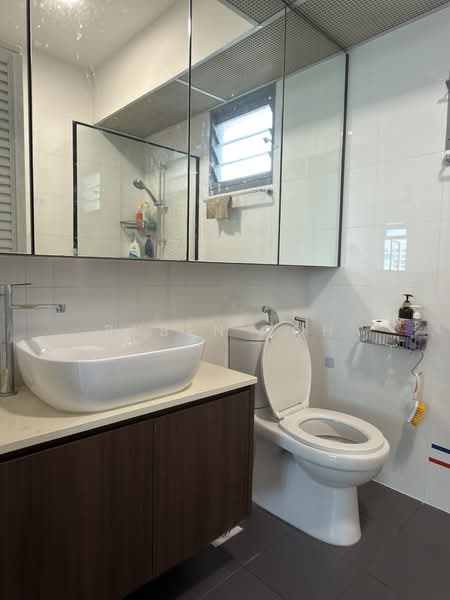 377B Hougang Street 32 HDB Flat For Sale at S$ 1,200,000 | PropertyGuru Singapore - Bathroom