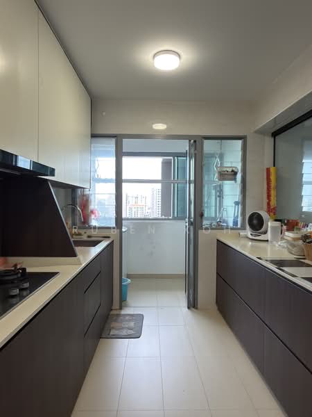 377B Hougang Street 32 HDB Flat For Sale at S$ 1,200,000 | PropertyGuru Singapore - Kitchen