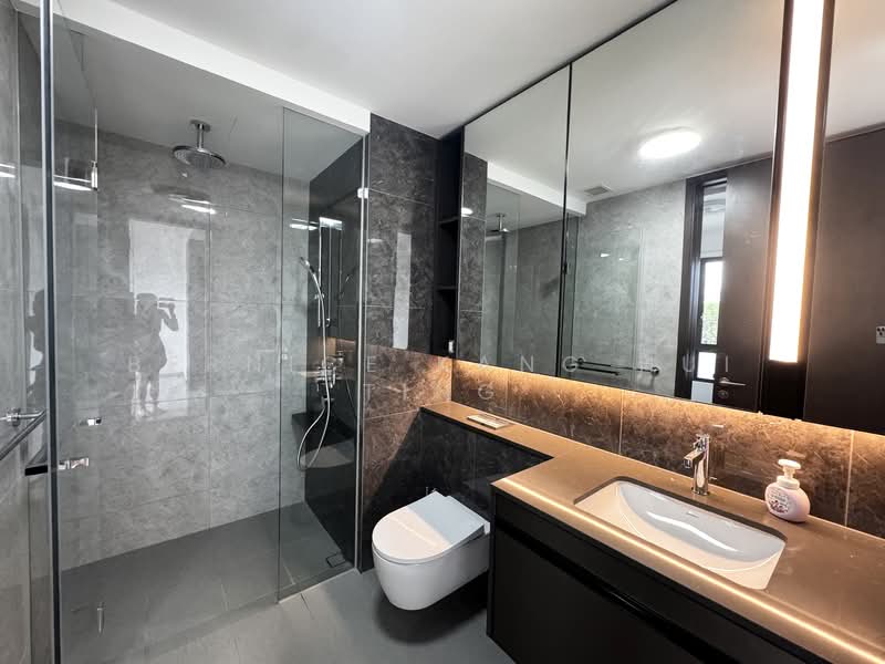 Tembusu Grand, 92 Jalan Tembusu, 1 Bedroom, 527 sqft, Condominium For Rent, by Bernice Kang Hui Ting, 500064412 - Bathroom - PropertyGuru.com.sg