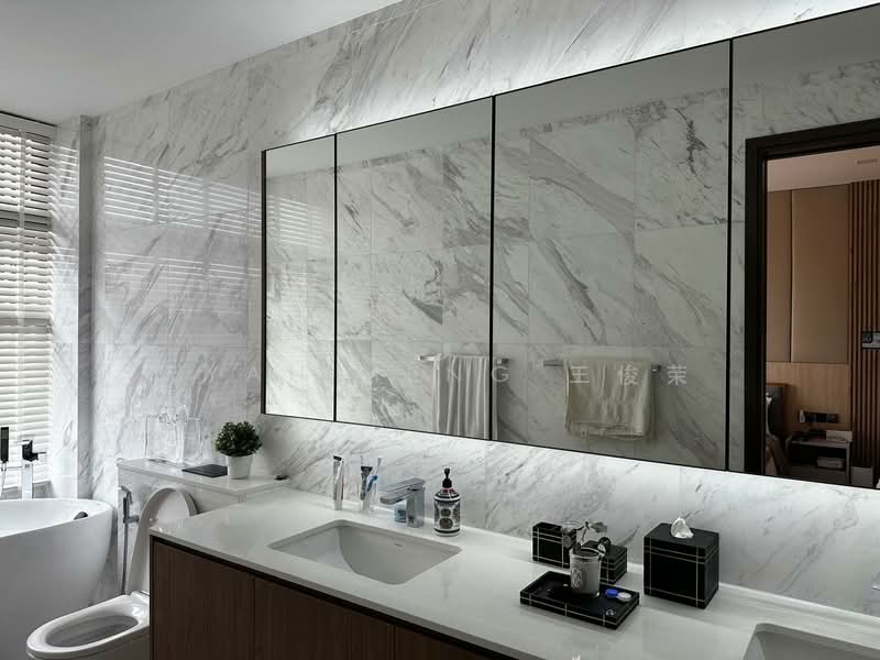 Just Listed! Almost New 3.5 Storey Terrace with Private Lift | 3,845 sqft Built-Up Terraced House For Sale at S$ 6,500,000 | PropertyGuru Singapore - Bathroom