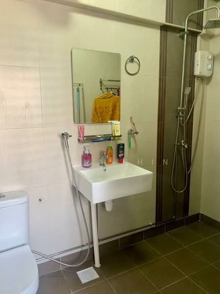 431 Tampines Street 41 HDB Flat For Sale at S$ 980,000 | PropertyGuru Singapore - Bathroom