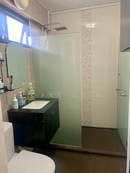 431 Tampines Street 41 HDB Flat For Sale at S$ 980,000 | PropertyGuru Singapore - Bathroom