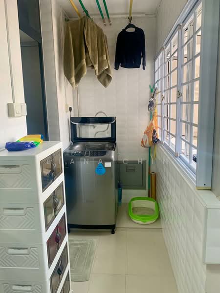 431 Tampines Street 41 HDB Flat For Sale at S$ 980,000 | PropertyGuru Singapore - Balcony