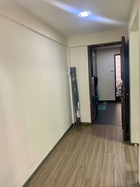431 Tampines Street 41 HDB Flat For Sale at S$ 980,000 | PropertyGuru Singapore - Corridor