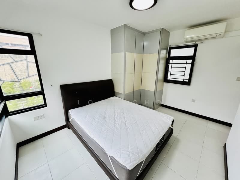 441A Fernvale Road HDB Flat For Sale at S$ 630,000 | PropertyGuru Singapore - Master Bedroom