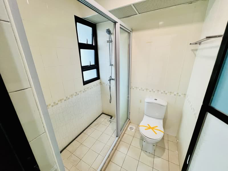 441A Fernvale Road HDB Flat For Sale at S$ 630,000 | PropertyGuru Singapore - Master Attached Bathroom