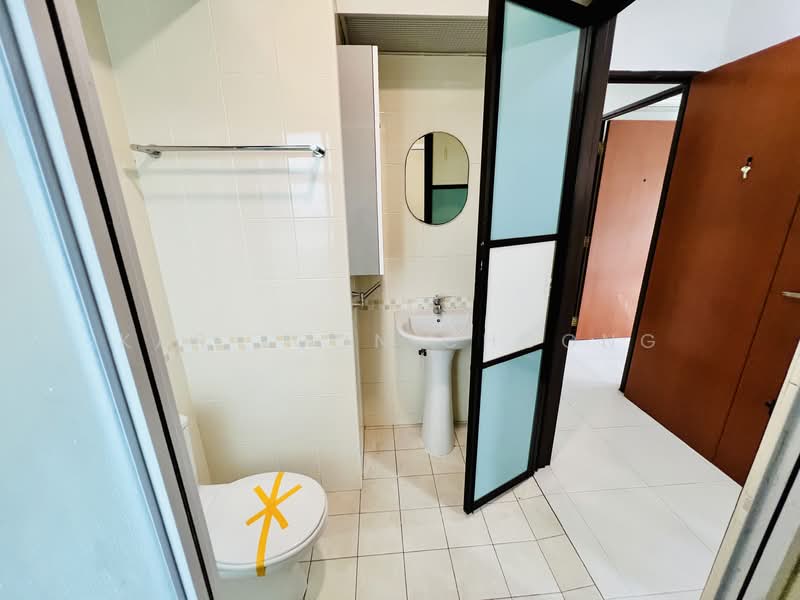 441A Fernvale Road HDB Flat For Sale at S$ 630,000 | PropertyGuru Singapore - Master Attached Bathroom