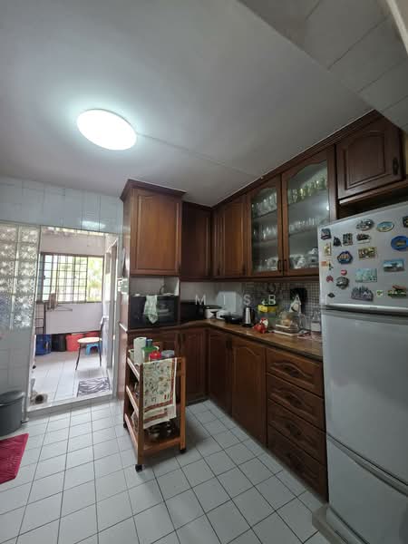 708 Woodlands Drive 70 HDB Flat For Sale at S$ 550,000 | PropertyGuru Singapore - Kitchen