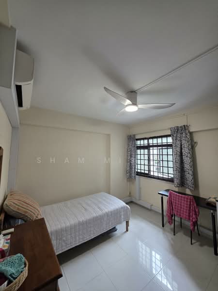 708 Woodlands Drive 70 HDB Flat For Sale at S$ 550,000 | PropertyGuru Singapore - Bedroom