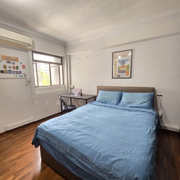 701 Hougang Avenue 2 HDB Flat For Sale at S$ 568,000 | PropertyGuru Singapore - Bedroom