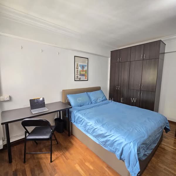 701 Hougang Avenue 2 HDB Flat For Sale at S$ 568,000 | PropertyGuru Singapore - Bedroom