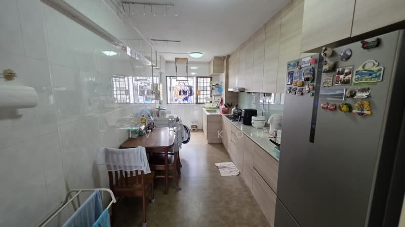 160 Bukit Batok Street 11 HDB Flat For Sale at S$ 650,000 | PropertyGuru Singapore - Kitchen
