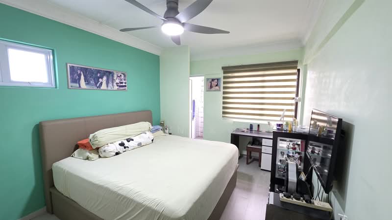 160 Bukit Batok Street 11 HDB Flat For Sale at S$ 650,000 | PropertyGuru Singapore - Bedroom