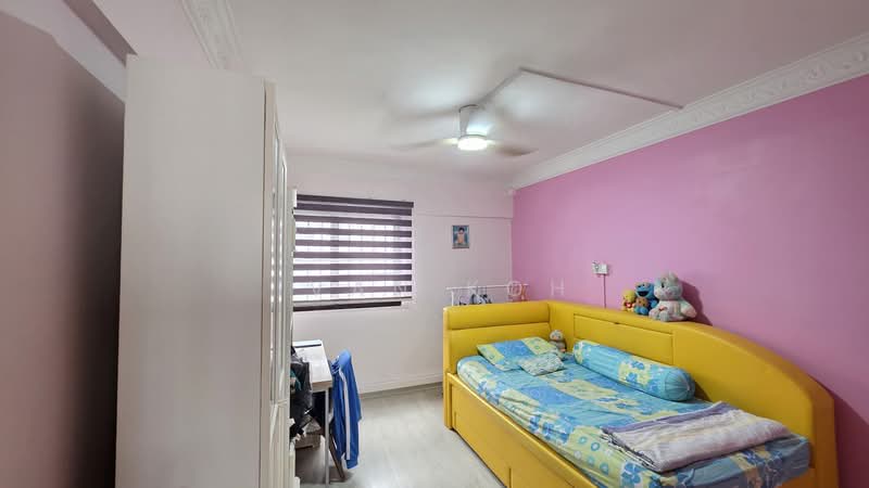 160 Bukit Batok Street 11 HDB Flat For Sale at S$ 650,000 | PropertyGuru Singapore - Bedroom