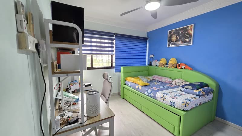 160 Bukit Batok Street 11 HDB Flat For Sale at S$ 650,000 | PropertyGuru Singapore - Bedroom