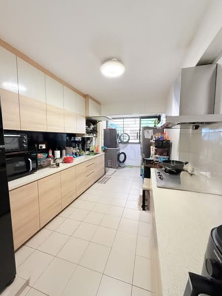 697C Jurong West Central 3 HDB Flat For Sale at S$ 950,000 | PropertyGuru Singapore - Kitchen