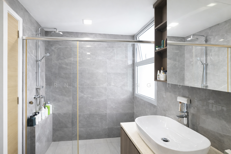 Hillview Regency Condominium For Sale at S$ 1,430,000 | PropertyGuru Singapore - Bathroom