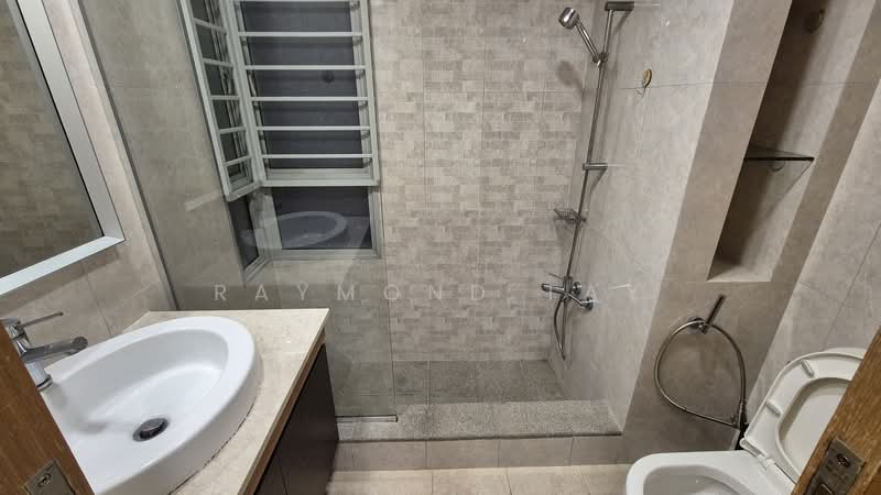 The Lakeshore, 31 Jurong West Street 41, Room Rental, 220 sqft, Condominium For Rent, by Raymond Tay, 500064459 - Bathroom - PropertyGuru.com.sg