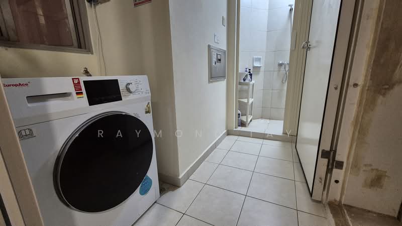 The Lakeshore, 31 Jurong West Street 41, Room Rental, 220 sqft, Condominium For Rent, by Raymond Tay, 500064459 - Bathroom - PropertyGuru.com.sg