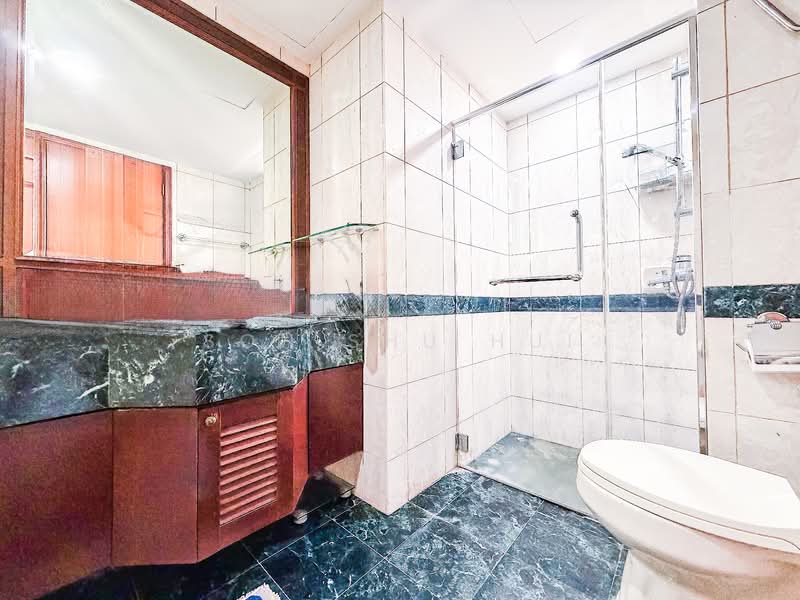 Hazel Park Condo Condominium For Sale at S$ 2,700,000 | PropertyGuru Singapore - Master Bathroom