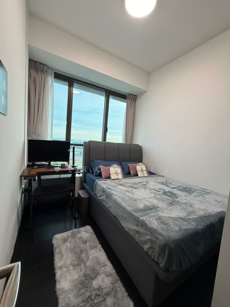 Skyline Residences, 608 Telok Blangah Road, Room Rental, 155 sqft, Condominium For Rent, by Jeron Lee, 500064466 - DR5 - QUEEN SIZE BED - PropertyGuru.com.sg