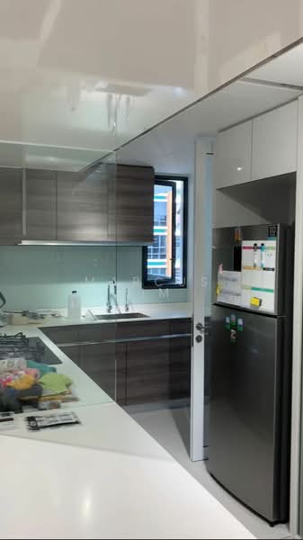 Coco Palms Condominium For Sale at S$ 2,390,000 | PropertyGuru Singapore - Kitchen