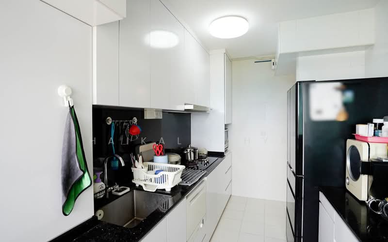 131B Lorong 1 Toa Payoh HDB Flat For Sale at S$ 850,000 | PropertyGuru Singapore - Kitchen
