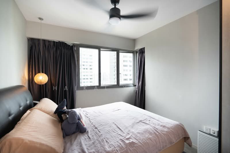 131B Lorong 1 Toa Payoh HDB Flat For Sale at S$ 850,000 | PropertyGuru Singapore - Bedroom