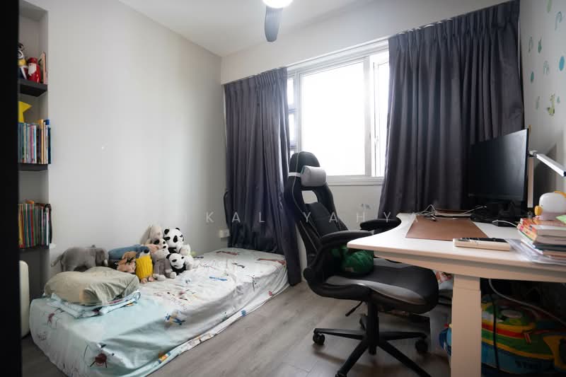 131B Lorong 1 Toa Payoh HDB Flat For Sale at S$ 850,000 | PropertyGuru Singapore - Bedroom