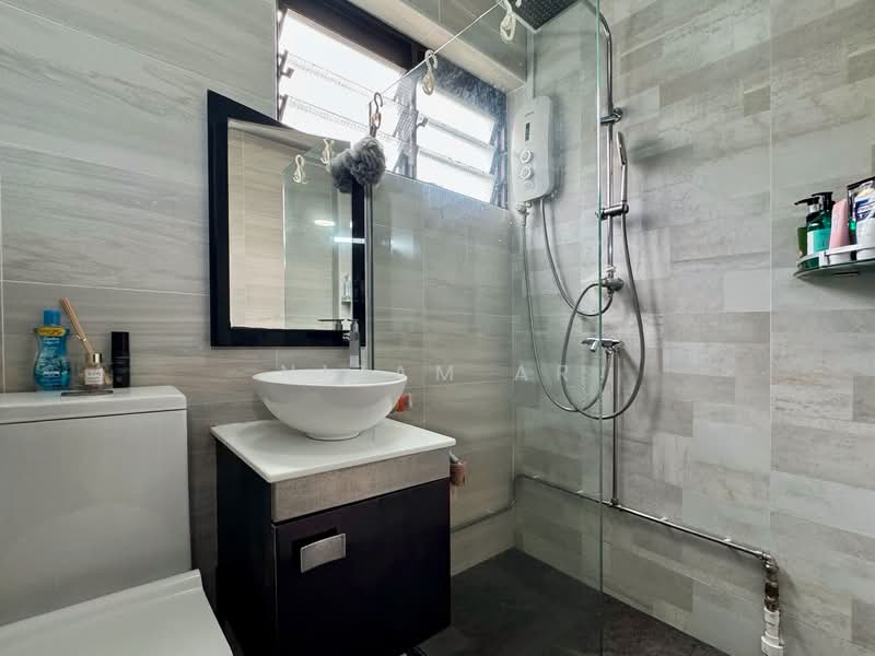 656 Yishun Avenue 4 HDB Flat For Sale at S$ 550,000 | PropertyGuru Singapore - Bathroom