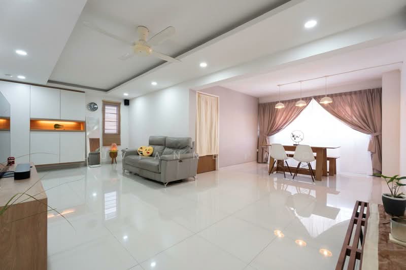 164 Bishan Street 13 HDB Flat For Sale at S$ 978,000 | PropertyGuru Singapore - Living Room