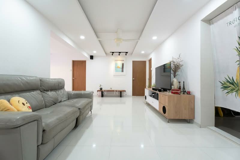 164 Bishan Street 13 HDB Flat For Sale at S$ 978,000 | PropertyGuru Singapore - Living Room