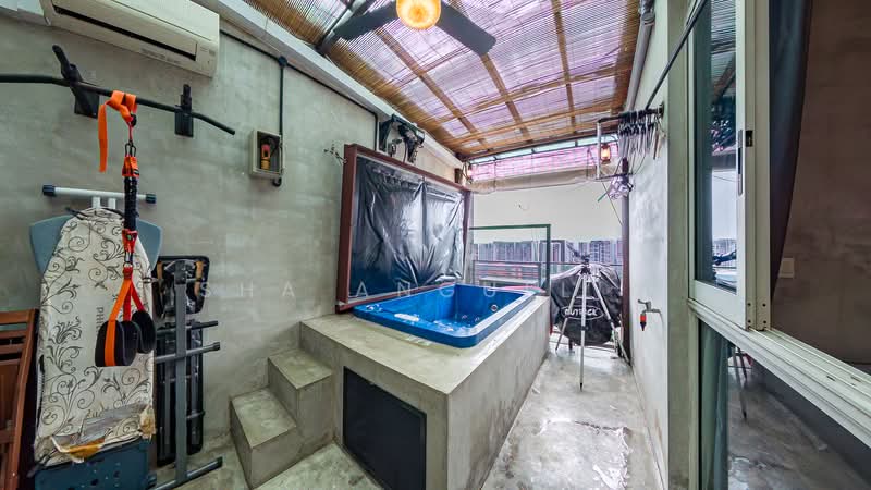 Haig 162 Condominium For Sale at S$ 1,300,000 | PropertyGuru Singapore - Balcony