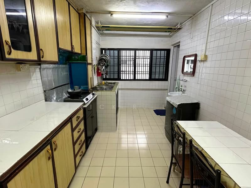 405 Hougang Avenue 10 HDB Flat For Sale at S$ 638,888 | PropertyGuru Singapore - Kitchen