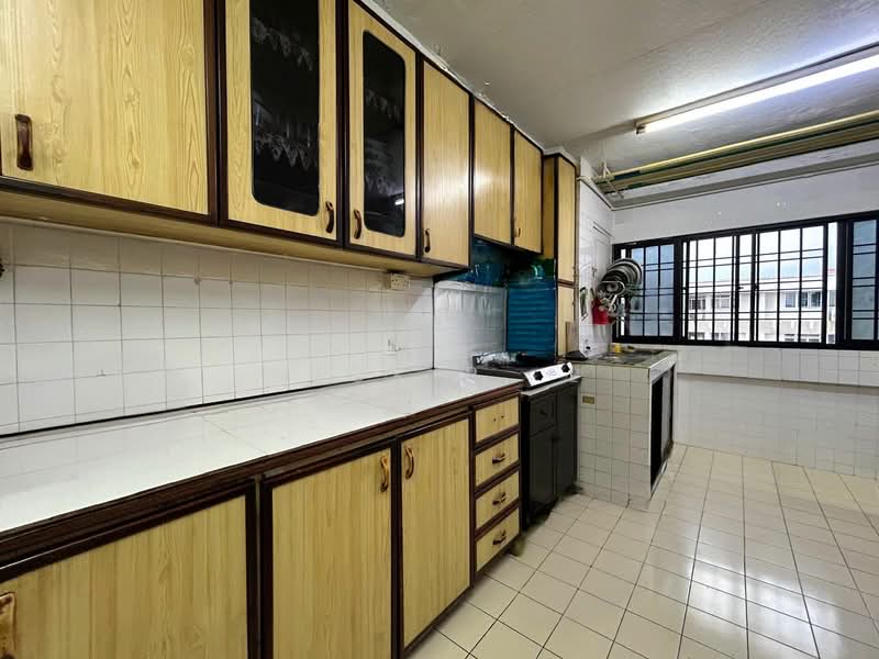 405 Hougang Avenue 10 HDB Flat For Sale at S$ 638,888 | PropertyGuru Singapore - Kitchen