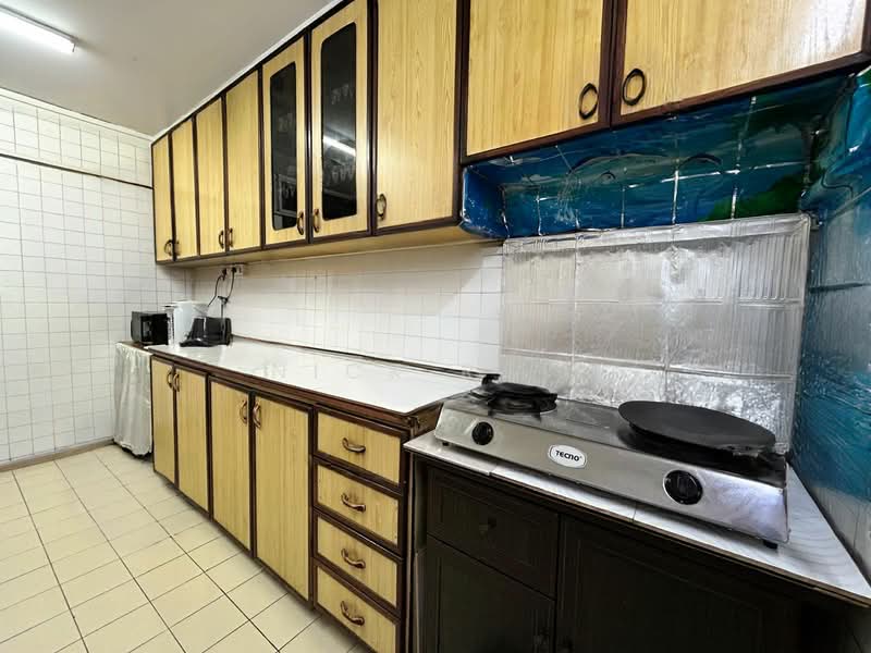 405 Hougang Avenue 10 HDB Flat For Sale at S$ 638,888 | PropertyGuru Singapore - Kitchen