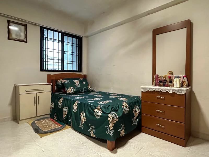 405 Hougang Avenue 10 HDB Flat For Sale at S$ 638,888 | PropertyGuru Singapore - Bedroom