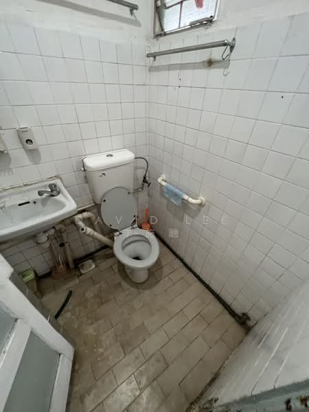 743 Yishun Avenue 5, 743 Yishun Avenue 5, 2 Bedrooms, 630 sqft, HDB Flat For Rent, by David Lee 李施融, 500064532 - Bathroom - PropertyGuru.com.sg